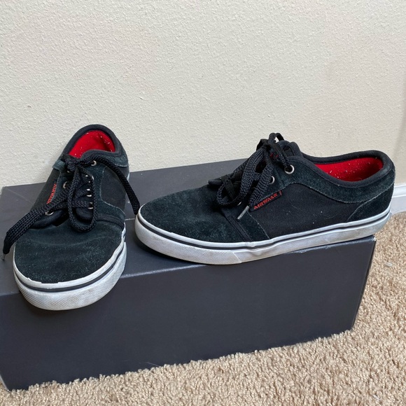 Men's Trainers Airwalk Vic Black & Grey Classic Skate Shoe